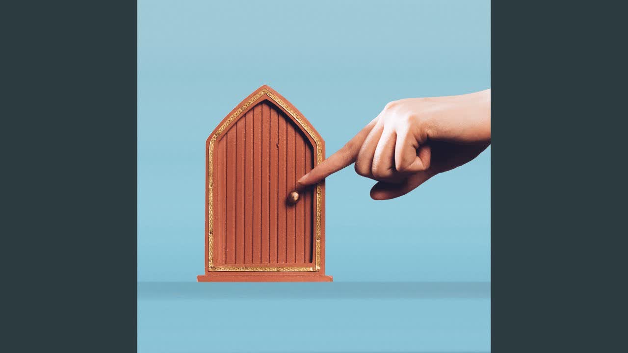 Copertina di Leaving Is Easy